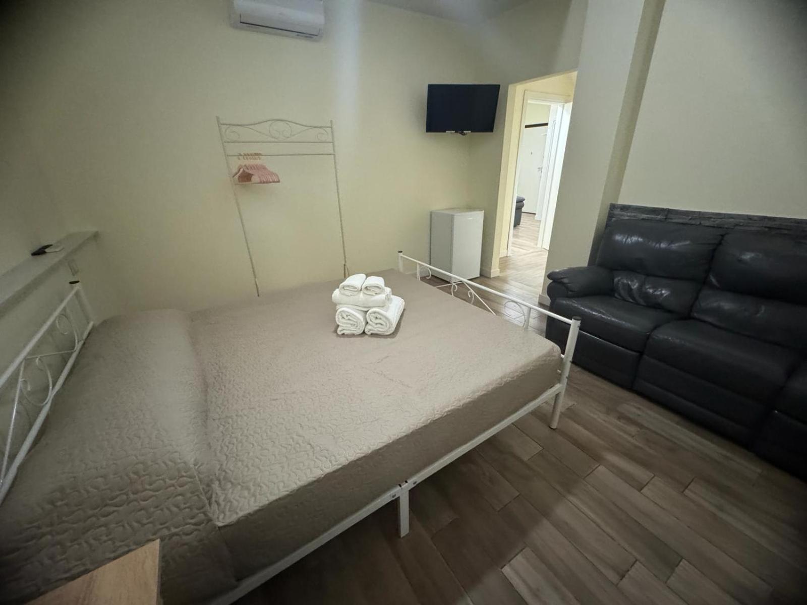 Park 20 Guest House Azzate Kültér fotó