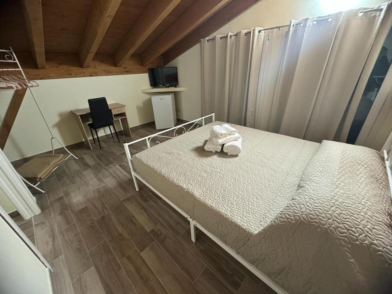 Park 20 Guest House Azzate Kültér fotó