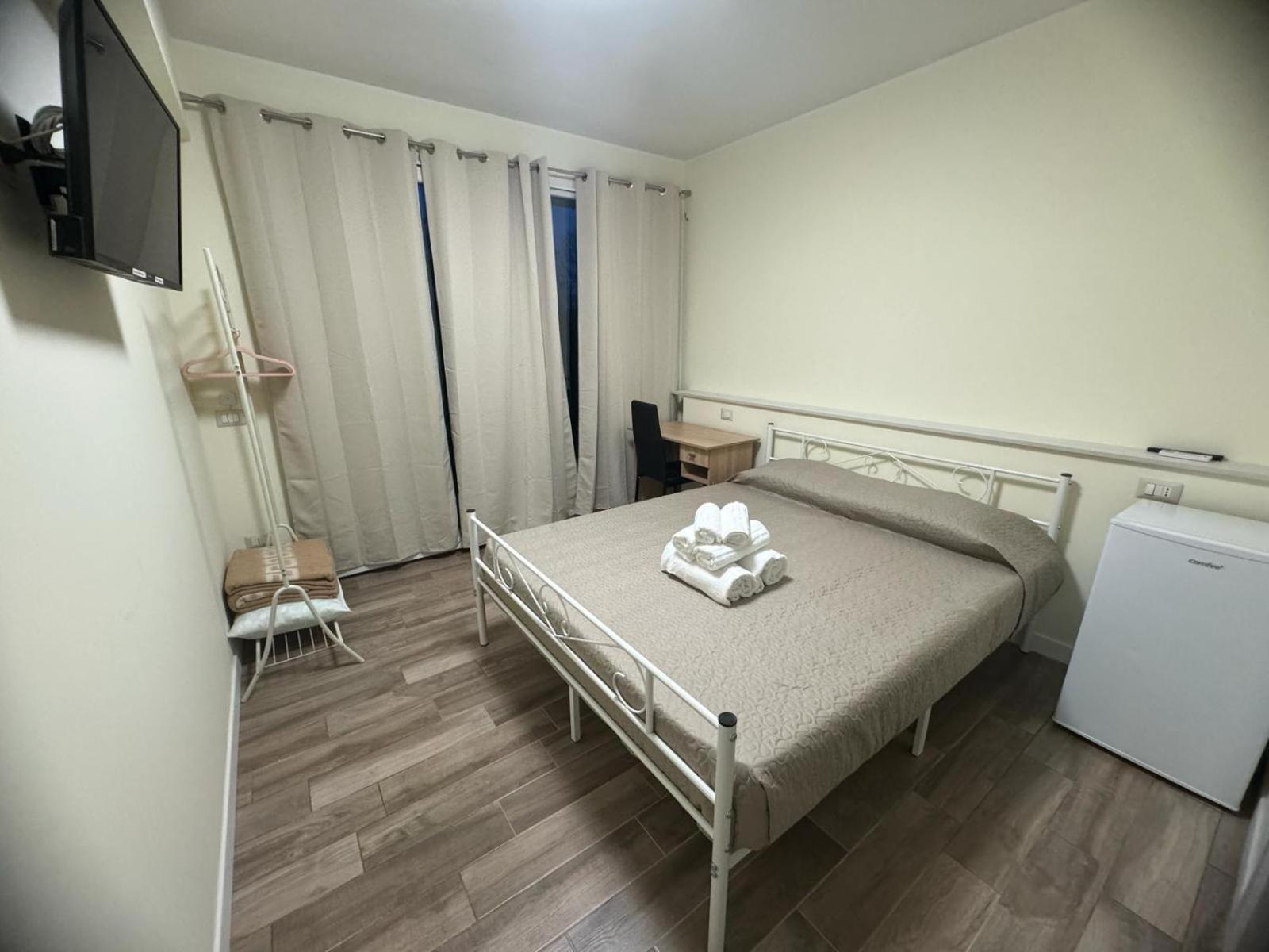 Park 20 Guest House Azzate Kültér fotó